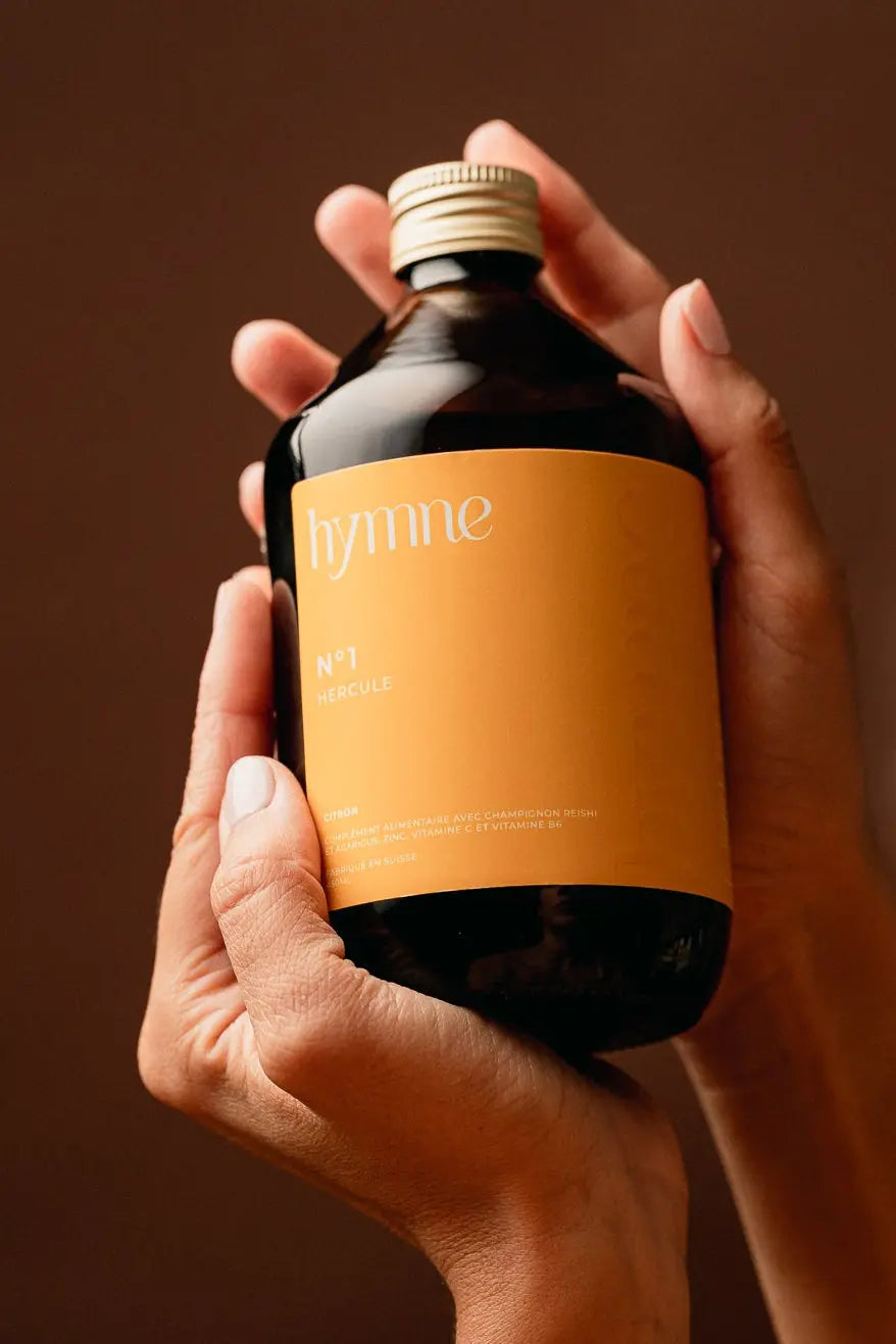 Hercule, complément liquide Reishi et Agaricus tenu en main, Hymne Suisse